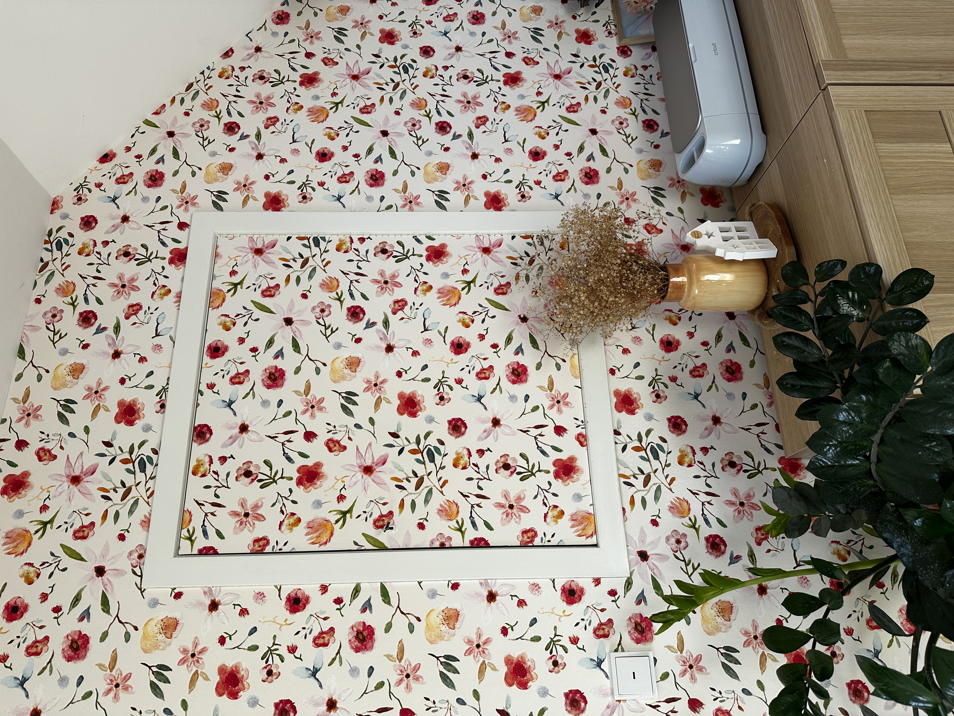 Wohnzimmer florale Tapete – warme Atmosphäre